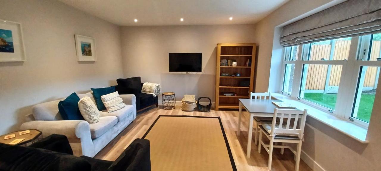 Bright, Spacious And Modern, Garden Flat In Central Windsor, Private Entrance, Free Parking, Ev Point, Garden View, Close To Legoland, Windsor Great Park, Ascot, Heathrow Экстерьер фото